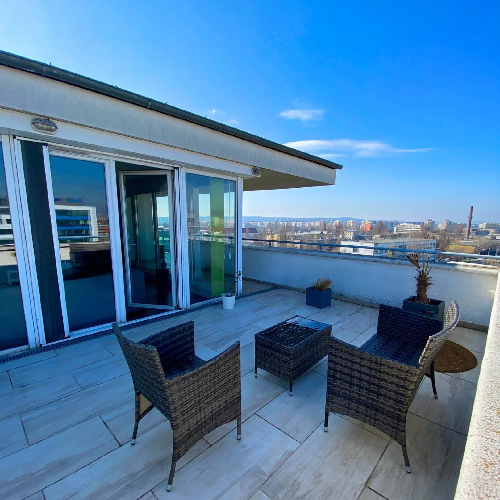 Ferienwohnung Highrise Horizon Penthouse Budapest Exterior foto